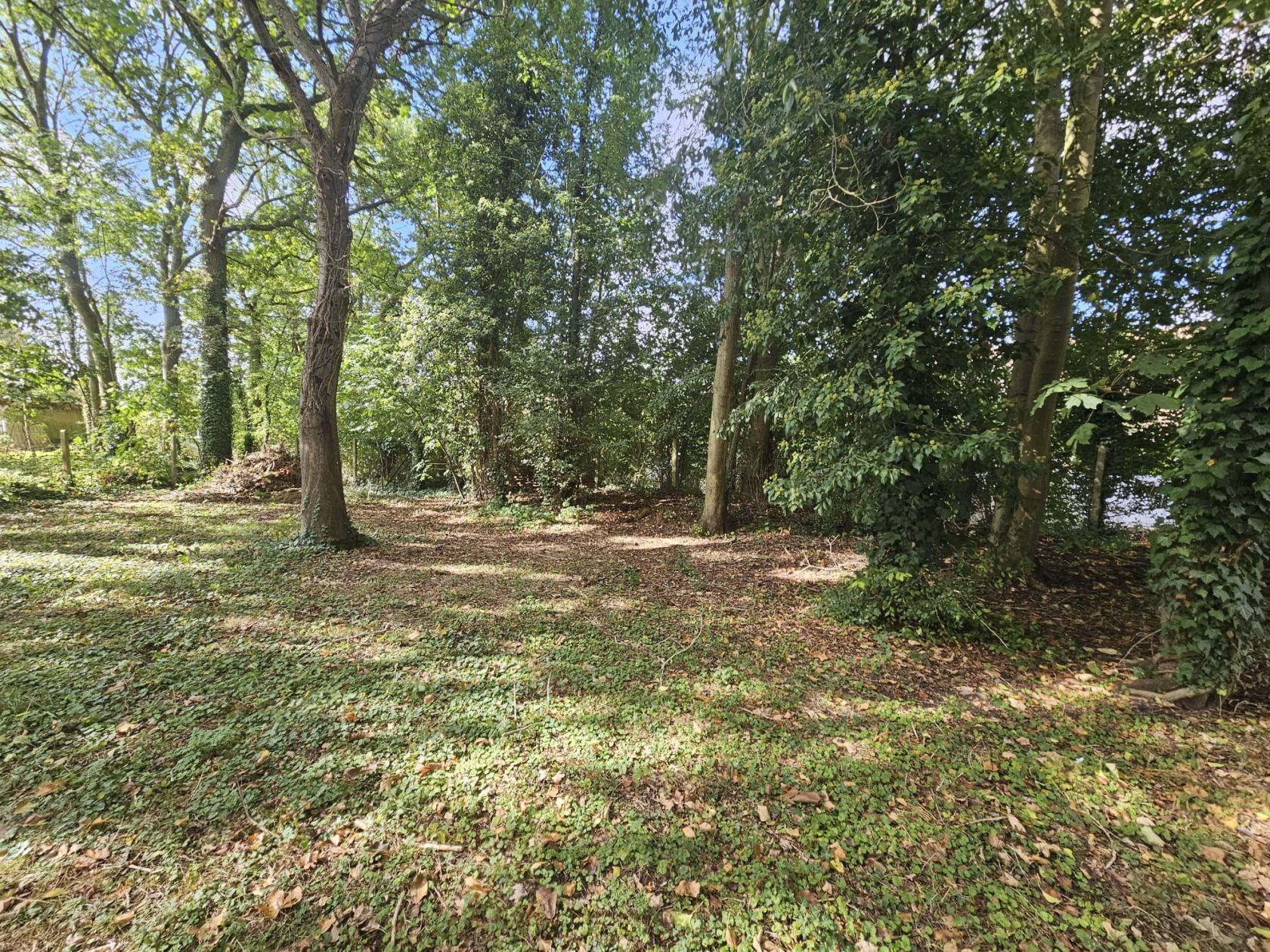 terrain constructible de 750m2 à SOURDUN