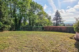 Agréable terrain constructible viabilisé de 320m2 en vente à LES CHAPELLES-BOURBON (77610)