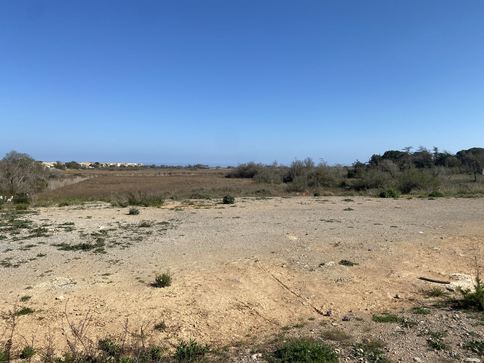 terrain constructible viabilisé de 300m2 disponible à PORT-LA-NOUVELLE