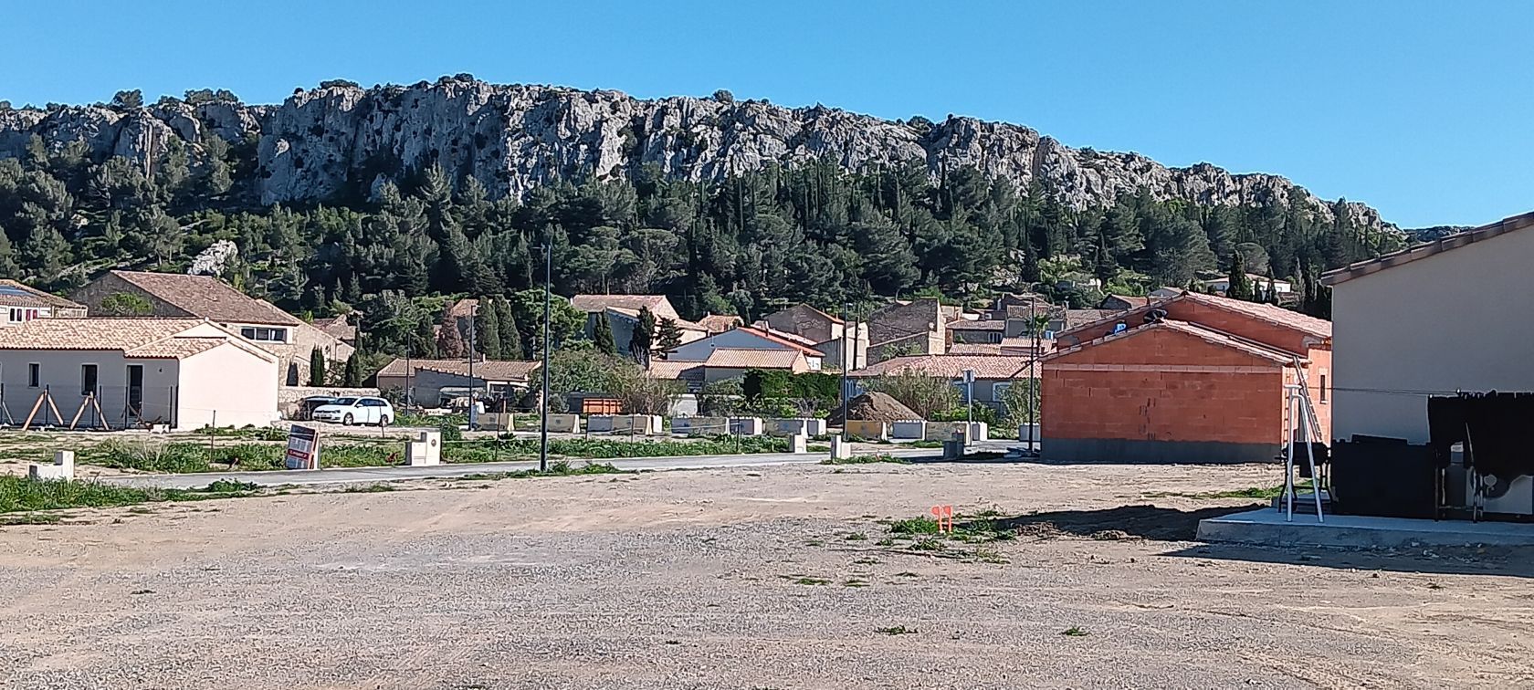 Superbe terrain à construire viabilisé de 342m2 à ROQUEFORT-DES-CORBIERES