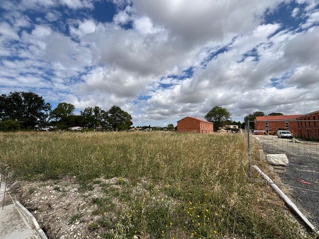 Beau terrain viabilisé de 468m2 à MEDIS (17600)