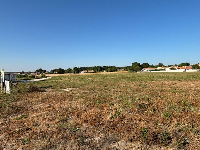 Beau terrain à batir de 390m2 à GREZAC