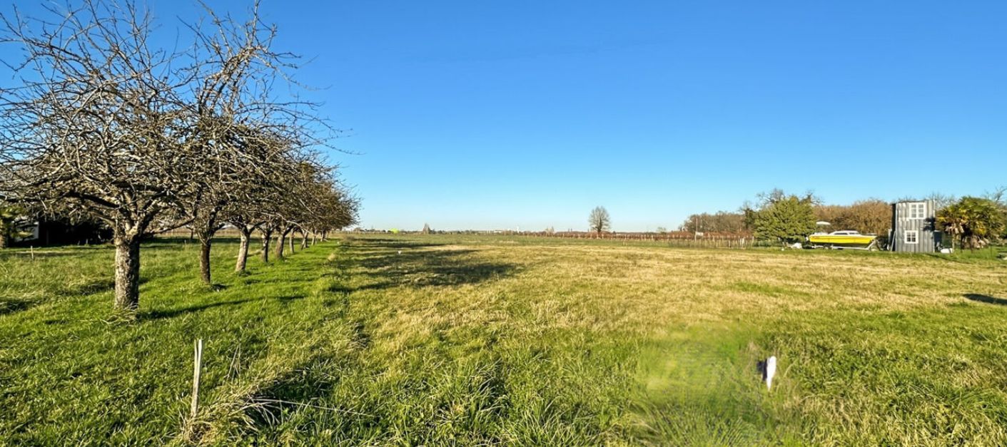 Agréable terrain à construire de 1011m2 à GEMOZAC (17260)