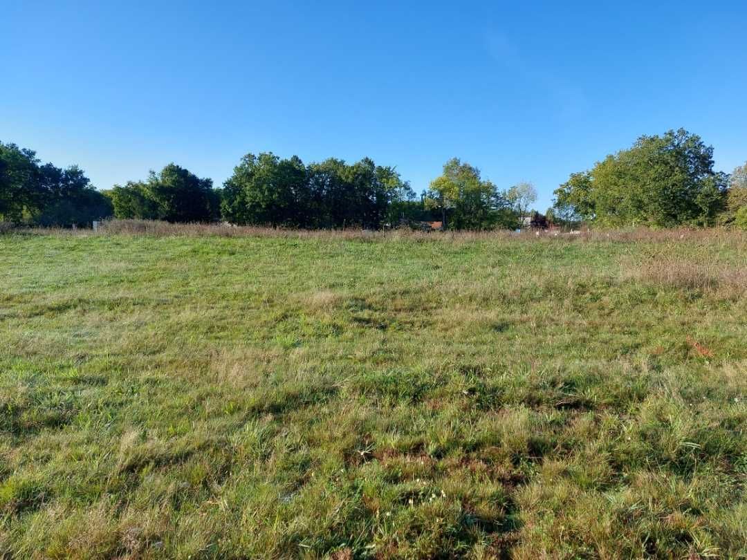 Photo maison Terrain à bâtir de 402 m2 au prix de 36180 euros à FONTCOUVERTE.