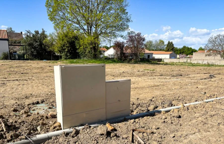 Image Terrain à bâtir de 580 m² à SAINT-HILAIRE-DE-CHALEONS (44)