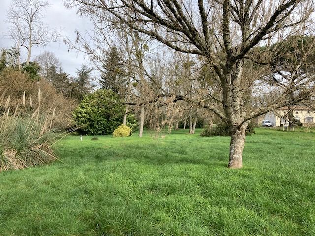 Terrain à bâtir de 700 m² à NOAILLAN (33)